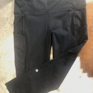 Lululemon size 10 cropped leggings- black